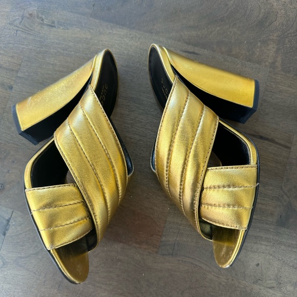 GUCCI Metallic Nappa Webby Leather Crossover Heel Slide Sandals 38.5 Oro Vecchio - Picture 7 of 12